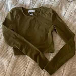 ARITZIA Babaton olive green crop long sleeve